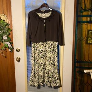 Two piece dress outfit with flare at the bottom of dress. . Mix colors dress.